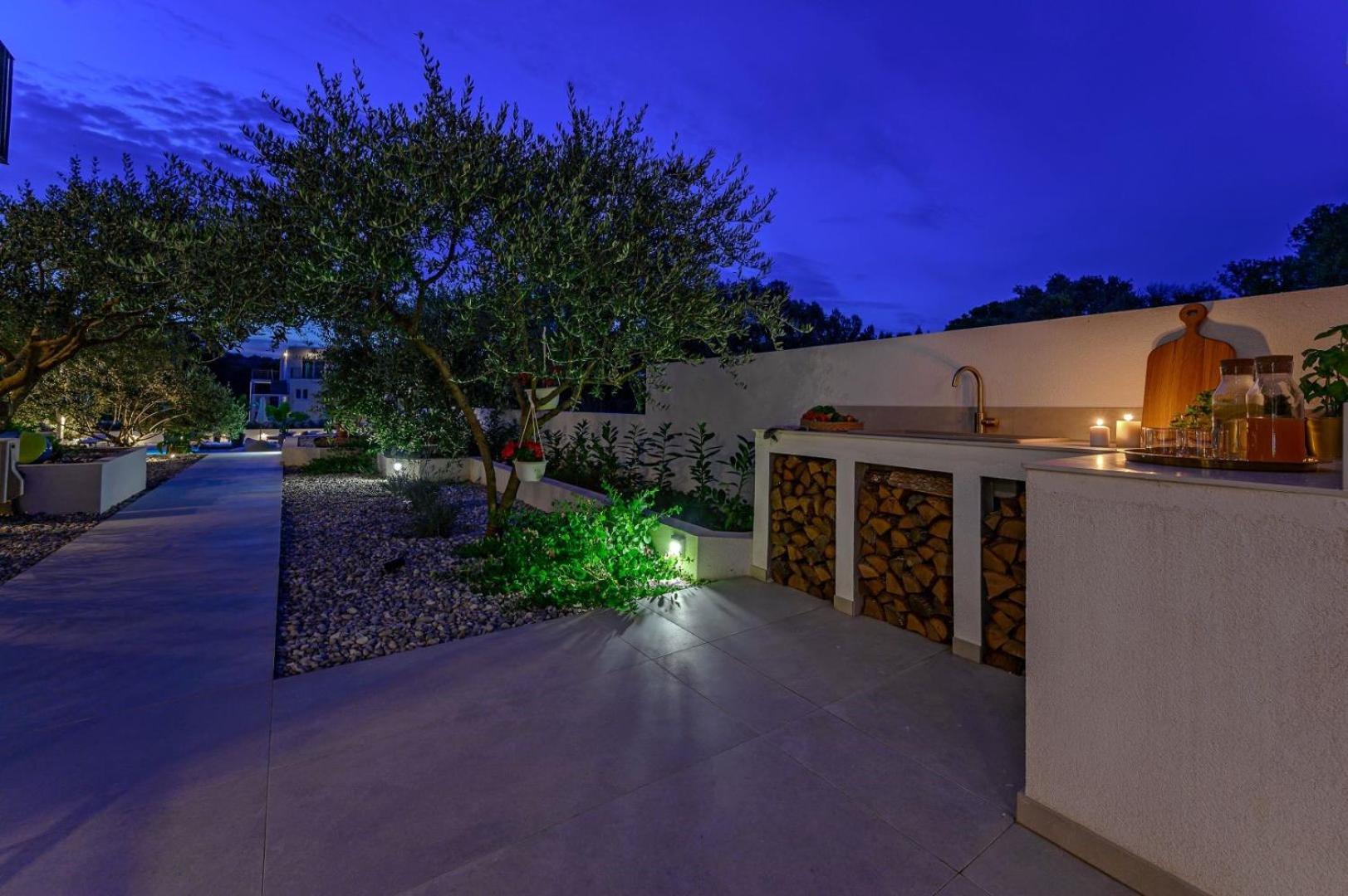 Luxury Villa Del Sogno With Pool, Jacuzzi, Parking Okrug Gornji Zewnętrze zdjęcie