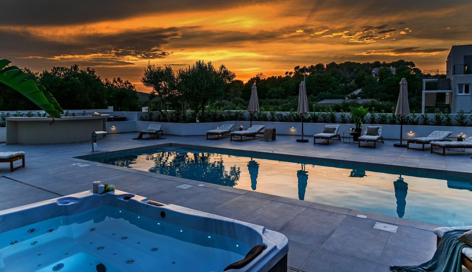 Luxury Villa Del Sogno With Pool, Jacuzzi, Parking Okrug Gornji Zewnętrze zdjęcie