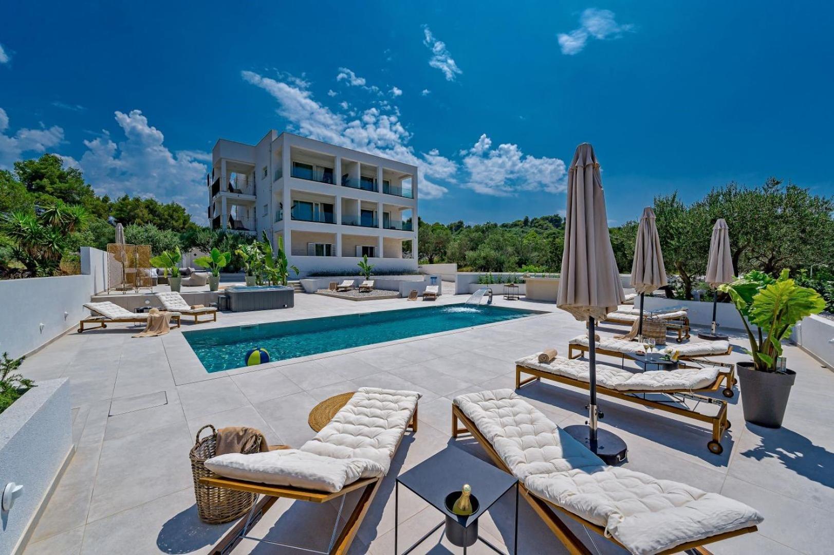 Luxury Villa Del Sogno With Pool, Jacuzzi, Parking Okrug Gornji Zewnętrze zdjęcie
