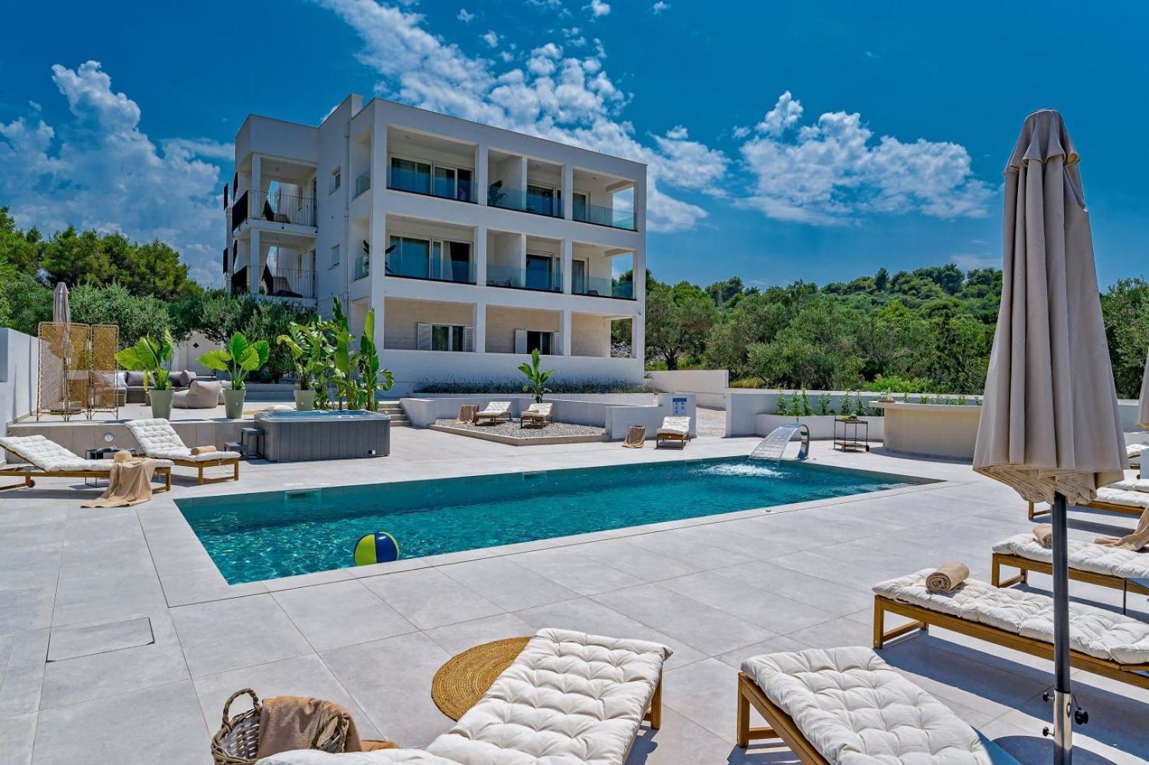 Luxury Villa Del Sogno With Pool, Jacuzzi, Parking Okrug Gornji Zewnętrze zdjęcie