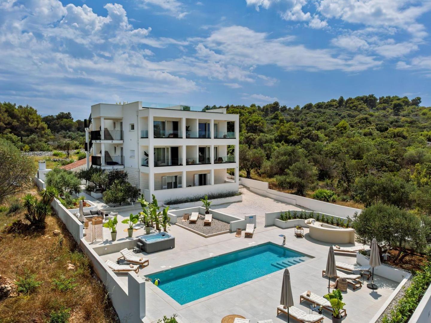 Luxury Villa Del Sogno With Pool, Jacuzzi, Parking Okrug Gornji Zewnętrze zdjęcie