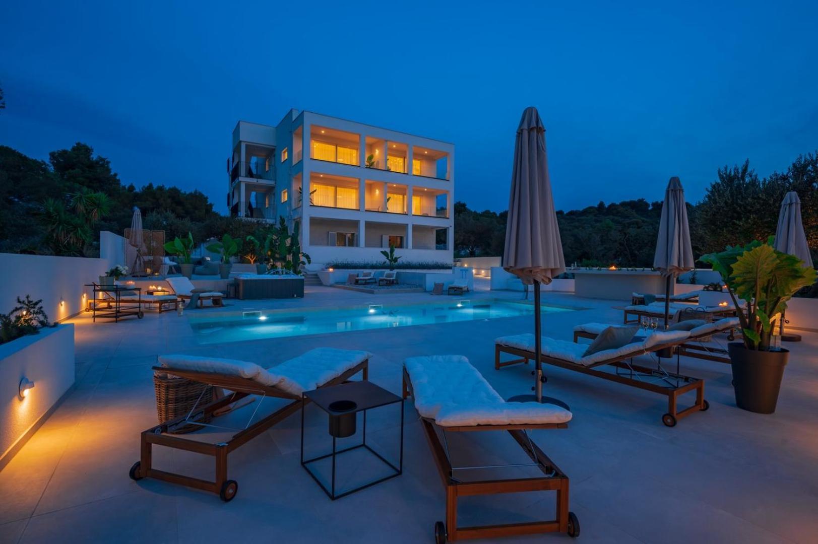 Luxury Villa Del Sogno With Pool, Jacuzzi, Parking Okrug Gornji Zewnętrze zdjęcie