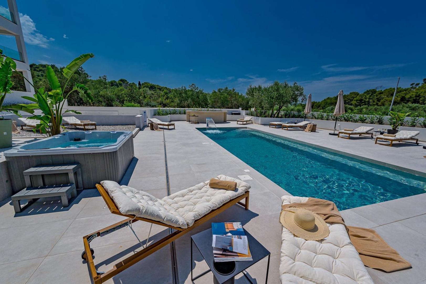 Luxury Villa Del Sogno With Pool, Jacuzzi, Parking Okrug Gornji Zewnętrze zdjęcie
